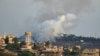 被以色列炮击后，黎巴嫩南部村庄代拉冒起浓烟。(2024年7月4日)