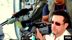 VOA Correspondent Steve Herman shooting video from a Sri Lanka air force helicopter, May 2009, over territory of the Tamil Tigers just prior to their civil war defeat.