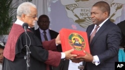 FILE - Then-Defense Minister Filipe Nyusi, front right, is sworn in as newly-elected Mozambican president, Maputo, Jan. 15, 2015.