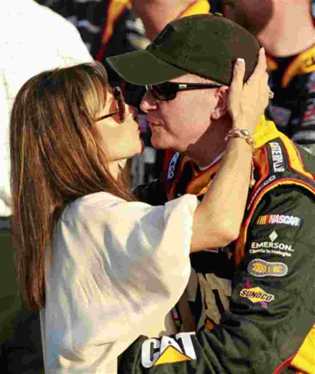 Jeff Burton después de su Victoria en la segunda carrera clasificatoria en Daytona Beach.