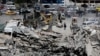 Spasioci pretražuju ruševine iranskog konzulata u Damasku, 2. april 2024. (Foto: AFP/Louai Beshara)
