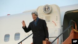 Menlu AS John Kerry setibanya di Brussels untuk Pertemuan Tahunan NATO di Brussesl (3/12).