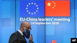 Presiden Dewan Eropa Charles Michel tiba untuk memberikan konferensi pers daring di gedung Dewan Eropa, di Brussels, 14 September 2020.