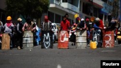 Indígenas ecuatorianos participan en una proteta en Quito, Ecuador, el 28 de junio de 2022.