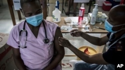 Vakcinacija zdravstvenih radnika vakcinom Džonson i Džonson je već počela u Južnoafričkoj republici