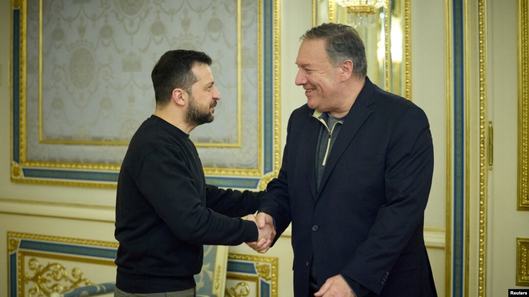 Ukraine's President Zelenskiy welcomes former U.S. Secretary of Sate Pompeo before a meeting in Kyiv