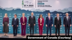 2025年11月11日，七国集团的外长与欧盟外交事务负责人在加拿大安大略省尼亚加拉湖畔的白橡树度假村参加会议时的合影。
