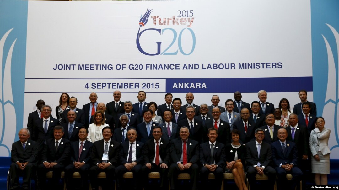 Menteri keuangan dan tenaga kerja berkumpul untuk foto grup KTT kelompok G20 di Ankara, Turki, 4 September 2015.