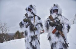 軍人們在烏克蘭西部的利沃夫附近的亞沃里夫練兵場操練。(2022年1月28日)