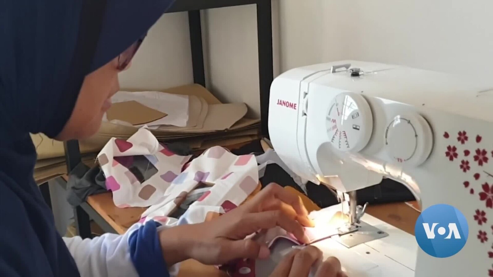 Deaf Community Promotes Transparent Face Masks to Help Communication