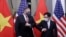 美国国务卿蓬佩奥与越南副总理兼外长范平明2020年10月30日在河内会晤（越南新闻社照片）