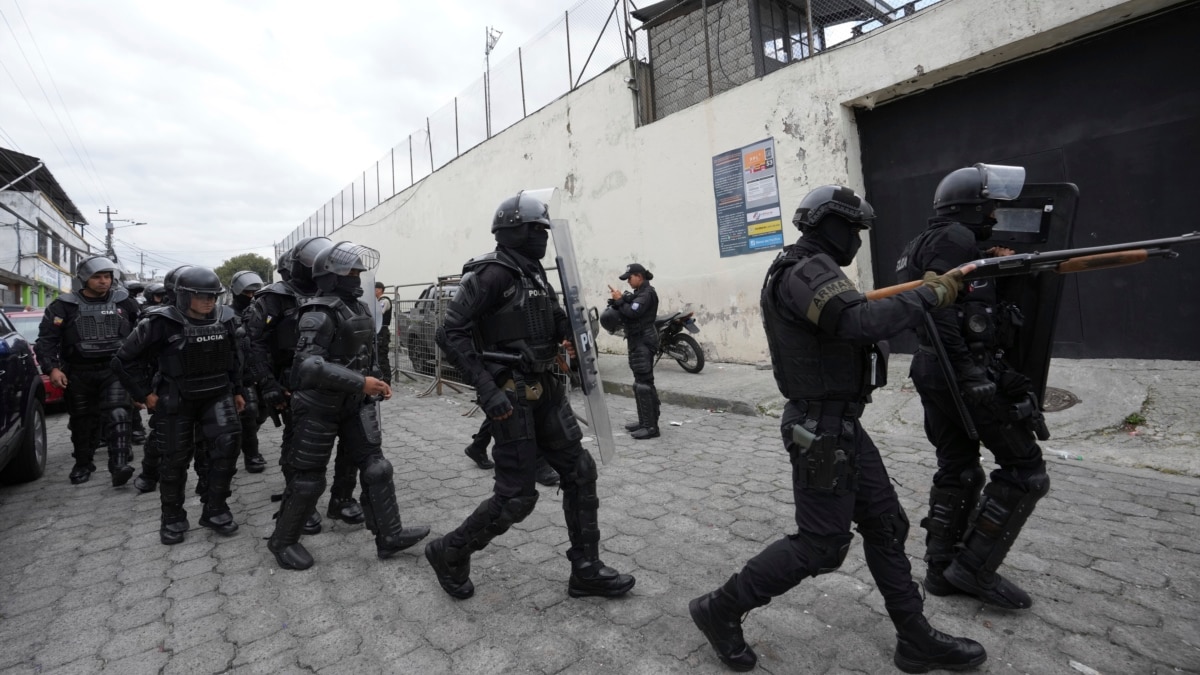 Ecuador actos de violencia y secuestro de policías durante estado de