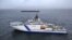 Brod Obalne straže Finske i tanker "Eagle S" u pozadini, 26. decembra 2024. (Foto: AP/Rajavartiosto-Finska obalna straža)
