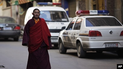 Chinese Authorities Seize Tibetan Monks' Phones Amid School Closures