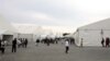 Pengungsi Afghanistan berjalan di luar fasilitas perumahan sementara di Liberty Village, Pangkalan Bersama McGuire-Dix- Lakehurst di New Jersey, AS, 2 Desember 2021. (REUTERS/Barbara Davidson)