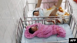 Des nouveaux-nés dans un hôpital de Huaibei, dans la province de l'Anhui, dans l'est de la Chine, le 5 juillet 2010. 