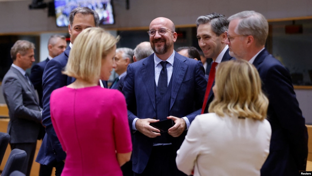Predsednik Evropskog saveta Šarl Mišel sa premijerima Belgije, Češke i Irske na neformalnom samitu lidera EU u Briselu, 17. juna 2024. (Foto: Reuters /Johanna Geron)