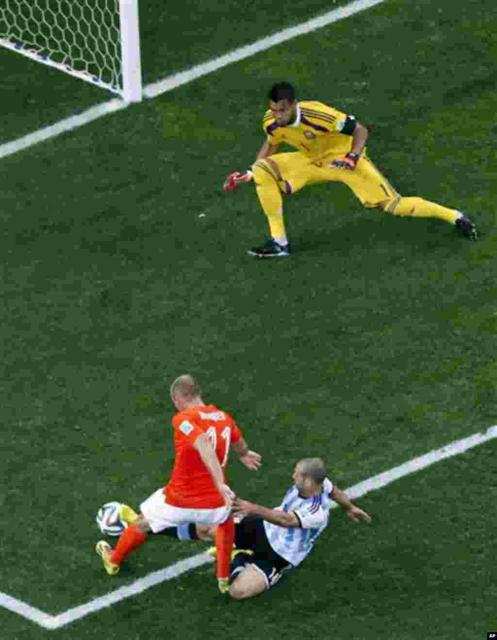 Netherlands' Arjen Robben (11) is tackled by Argentina's Javier Mascherano during the World Cup semifinal soccer match between the Netherlands and Argentina at the Itaquerao Stadium in Sao Paulo, Brazil, Wednesday, July 9, 2014. Argentina's goalkeeper Ser