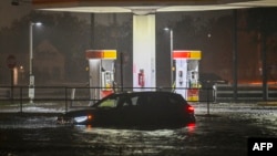 Outre les vents extrêmes de l'ouragan Milton, la pluie fait aussi de nombreux dégâts.