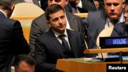 Presiden Ukraina Volodymyr Zelensky saat hadir dalam Sidang Majelis Umum PBB di New York, Rabu (25/9). 