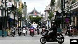 Suasana di salah satu persimpangan kota Hanoi, Vietnam, di tengah pandemi corona, 23 April 2020. (Foto: dok).