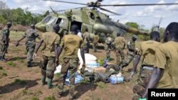 Des soldats ougandais à la poursuite des leaders fugitifs de la LRA, avril 2012.