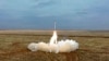 Arhiva - Na fotografiji koju je objavilo rusko Ministarstvo odbrane 19. februara 2022, vidi se ispaljivanje rakete "Iskaner-K" tokom vojne vežbe u Rusiji.