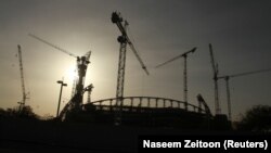 Construction du stade international Khalifa à Doha, Qatar, le 26 mars 2016.