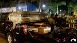 ইকুয়েডরের কারাগারে দাঙ্গায় নিহতদের কফিন মর্গে নেয়া হচ্ছে- সেপ্টেম্বর ২৯, ২০২১- এপি 