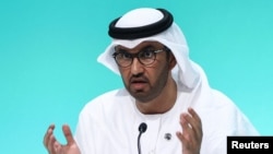 Sultan al-Jaber, presidente de la conferencia climática COP28 en Dubái, habla a la asamblea el 30 de noviembre de 2023.