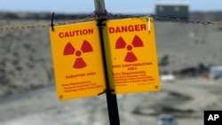 A sign warns of radiation on the Hanford Nuclear Reservation near Richland, Washington. (file photo) 