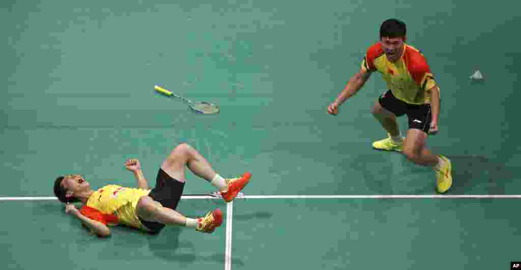 China&#39;s Qiu Zihan, right, and Liu Xiaolong celebrate after defeating South Korea&#39;s Ko Sung-hyun and Lee Yong-dae during the men&#39;s doubles final match at the Sudirman Cup world mixed team badminton championships in Kuala Lumpur, Malaysia.