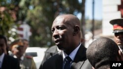 Olivier Mahafaly Solonandrasana arrive lors de sa prestation de serment au Palais Mazoharivo à Antananarivo, Madagascar, le 13 avril 2016.