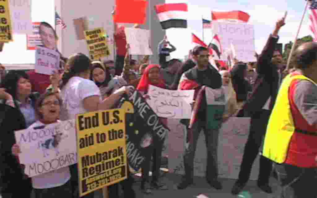 Protesters at the anti-Mubarak rally in Los Angeles, February 5, 2011