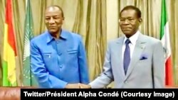 Le président en exercice de l'Union africaine (UA), le président guinéen Alpha Condé s'est rendu à Malabo pour exprimer "le soutien et la solidarité" de l'organisation panafricaine au président Teodoro Obiang Nguema, 27 janvier 2018. (Twitter/Président Al