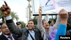 Moroccans protest against U.S.-backed plans to broaden the mandate of UN peacekeepers in disputed Western Sahara, Casablanca, April 22, 2013. 