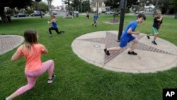 VOA: EE.UU. Reapertura en California