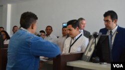 Un ciudadano hondureño fue el primer deportado como parte del acuerdo migratorio para solicitantes de asilo, entre Estados Unidos y Guatemala: Foto: Eugenia Sagastamue/VOA.