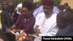 Shugaban Nijar Issoufou Muhammadou da Ministar Matasa Zainab Adam wurin bude taron