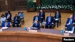 Le président égyptien Abdel Fattah al-Sisi participe à un sommet consultatif réunissant plusieurs États africains pour discuter de l'évolution de la situation au Soudan et en Libye, au Caire (Égypte), le 23 avril 2019.