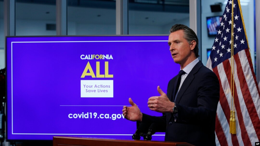 El gobernador de California Gavin Newsom está bajo críticas por destinar 75 millones de dólares para ayudar a inmigrantes indocumentados.