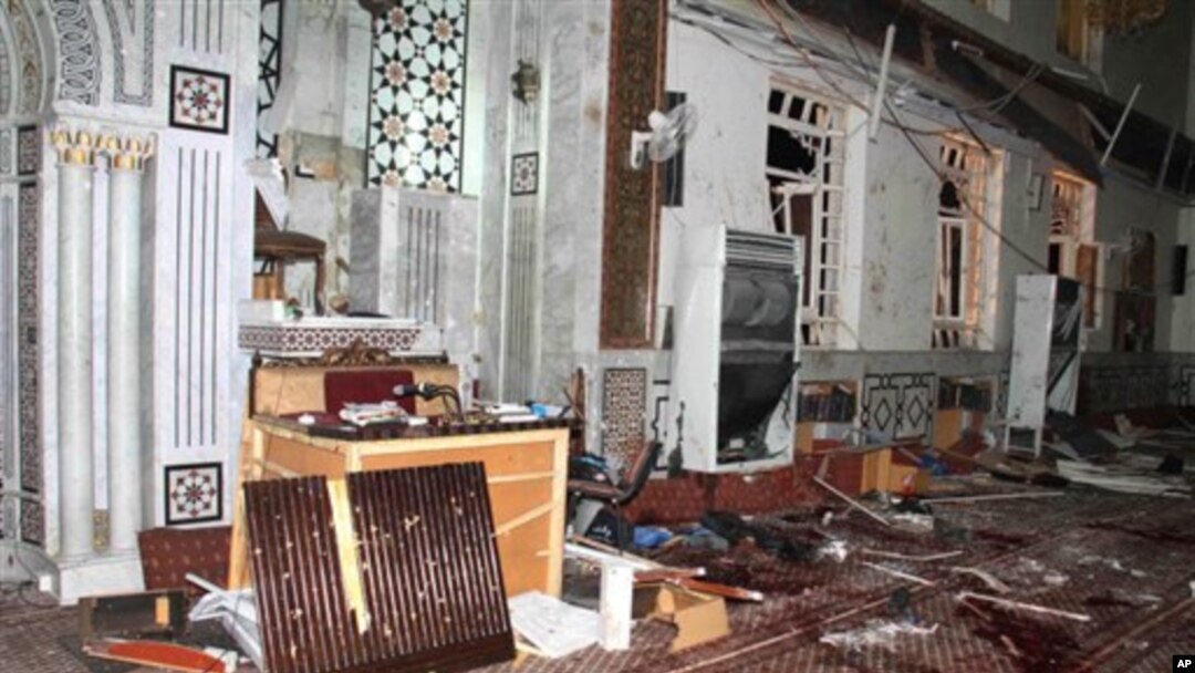 Eman Mosque is seen destroyed after a suicide bomber blew himself upin Damascus, Syria, March 21, 2013 (SANA photo)