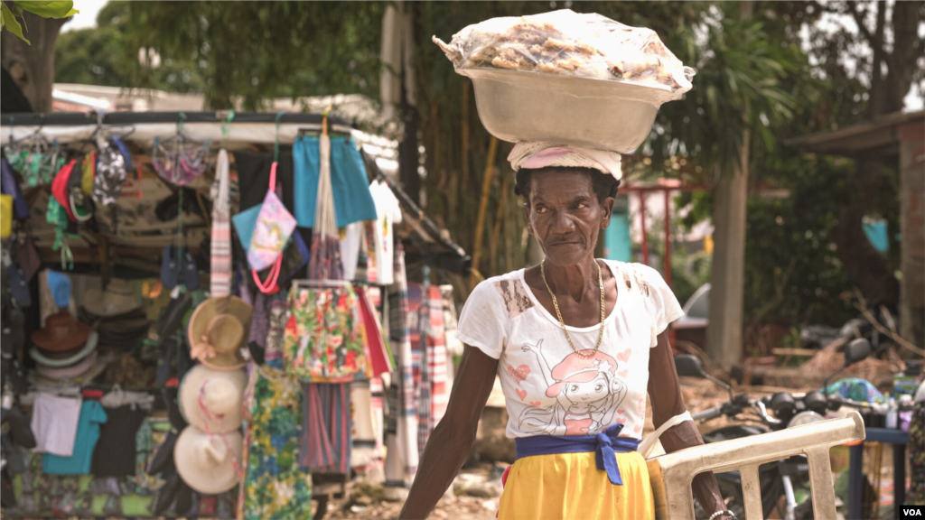 El comercio informal se ha visto beneficiado con el paso masivo de migrantes de todas partes del mundo en la regi&#243;n del Urab&#225; Antioque&#241;o. 