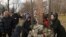 Жители Москвы возлагают цветы к мемориалу памяти жертв политических репрессий, 30 октября 2017 года