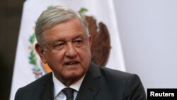 El presidente de México, Andrés Manuel López Obrador, anunció por Twitter que dio positivo a COVID-19 el 24 de enero de 2021.