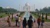 ကိုဗစ် ကူးစက်မှု စိုးရိမ်ရချိန် အိန္ဒိယမှာ Taj Mahal ကို သွားရောက်လည်ပတ်သူ များပြား