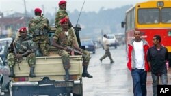 Pasukan Ethiopia melakukan patroli di jalanan ibukota Addis Ababa (foto: dok). Warga Muslim Ethiopia memrotes campur tangan pemerintah dalam urusan agama. 