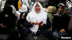 Nahed Ahmed Zeead, 51, of Iraq, takes part in the jenazah, an Islamic funeral prayer, for the late boxing champion Muhammad Ali in Louisville, Kentucky, June 9, 2016. 