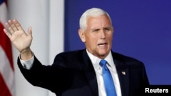 Mantan Wakil Presiden AS Mike Pence tiba untuk berbicara pada KTT Kepemimpinan Tahunan Koalisi Yahudi Partai Republik di Las Vegas, Nevada, AS, 28 Oktober 2023. (Foto: REUTERS/Steve Marcus)