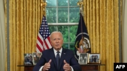 ARCHIVO - El presidente Joe Biden se dirige a la nación desde la Oficina Oval de la Casa Blanca en Washington, el 14 de julio de 2024, sobre el intento de asesinato del candidato presidencial republicano, el expresidente Donald Trump.